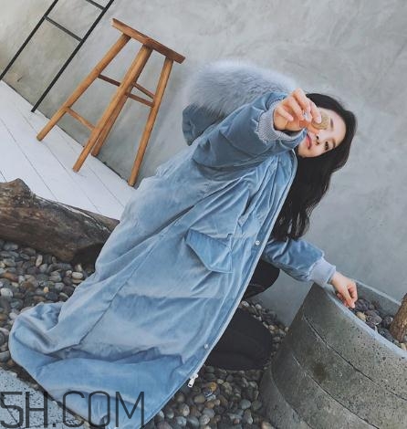 羽絨服面料錦綸和聚酯纖維哪個好？羽絨服軟的好還是硬的好？
