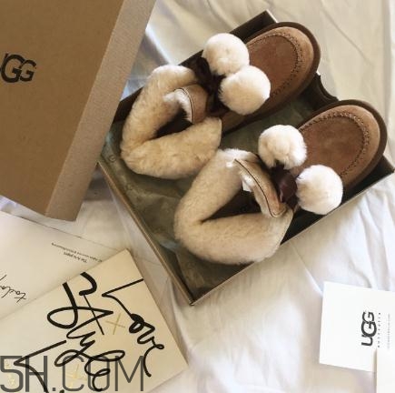 ugg雪地靴要穿襪子嗎？ugg是光腳穿嗎？