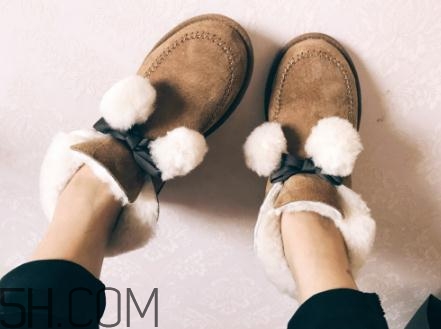 ugg雪地靴要穿襪子嗎？ugg是光腳穿嗎？