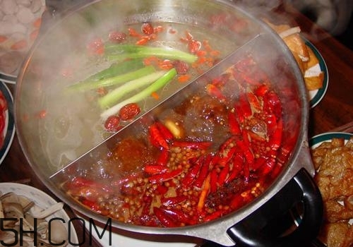 喉嚨有異物是食道癌嗎？如何預(yù)防食道癌？