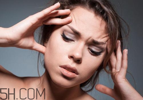 月經(jīng)前頭疼是怎么回事？月經(jīng)前有頭疼的癥狀嗎？
