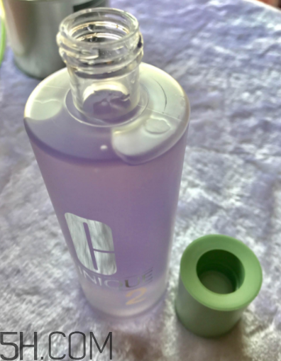 倩碧爽膚水哪個(gè)不含酒精？哪個(gè)適合敏感皮？