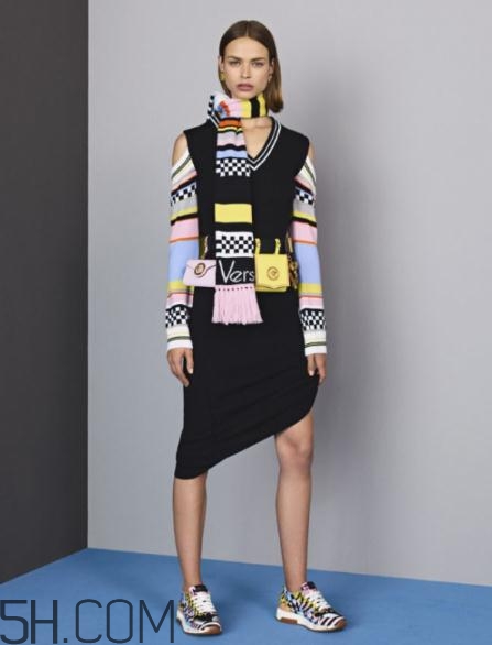 versace2018早秋服裝系列好看嗎_有哪些款式？