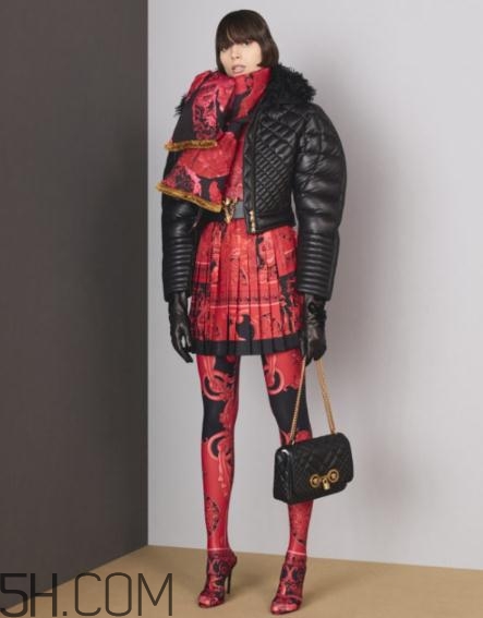 versace2018早秋服裝系列好看嗎_有哪些款式？
