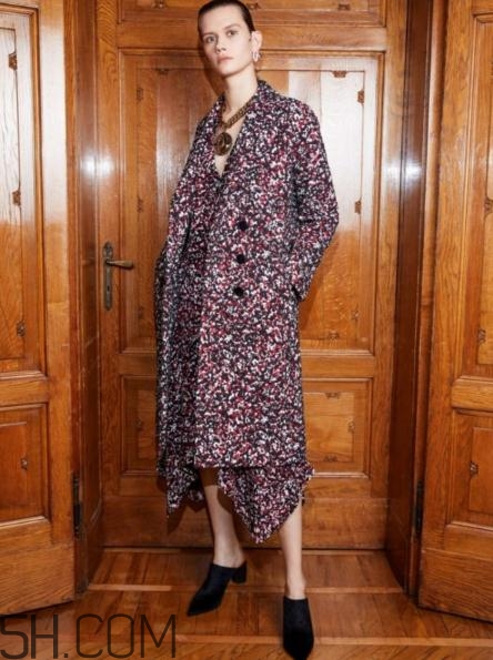 roberto cavalli2018早秋服裝系列好看嗎_有哪些款式？