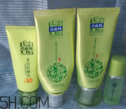 百雀羚泡沫潔面乳洗后緊繃嗎？適合干皮嗎？
