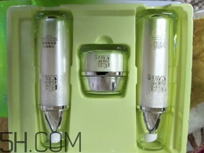 百雀羚至臻皙白組合套裝包含哪些？什么功效？