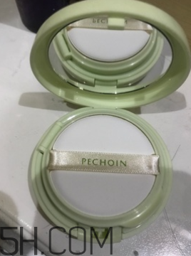 百雀羚氣墊BB霜浮粉嗎？適合干皮嗎？