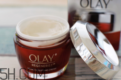 olay大紅瓶面霜適合白天用嗎？能見光嗎？
