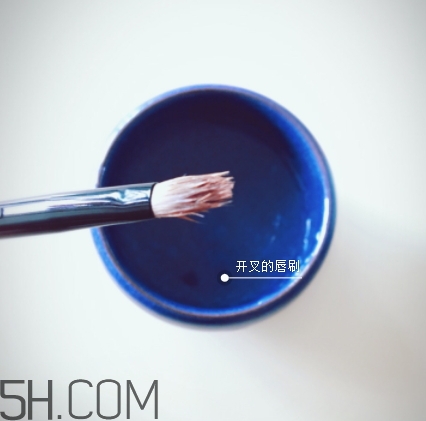 唇刷怎么用？唇刷怎么蘸取口紅