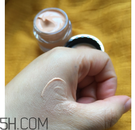 Olay素顏眼霜油不油？適合什么膚質(zhì)？