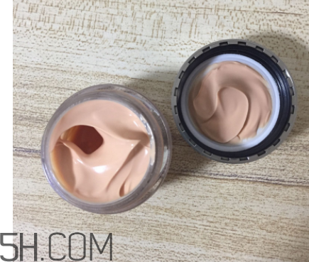 Olay素顏眼霜油不油？適合什么膚質(zhì)？