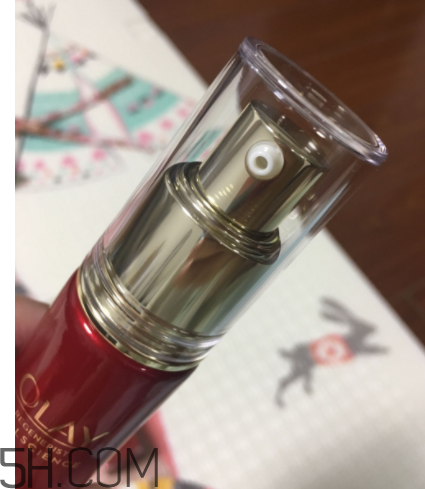Olay小臉精華露是乳液嗎？用在哪一個(gè)步驟？