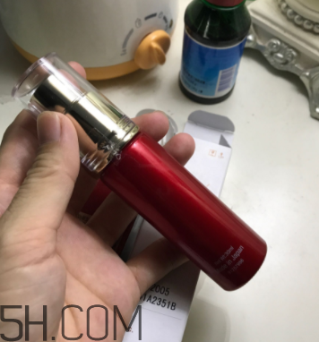 Olay小臉精華露適合什么季節(jié)用？什么膚質(zhì)？