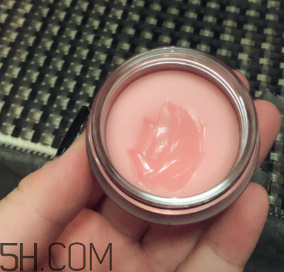 蘭芝夜間唇膜每次敷多厚？每次用多少？