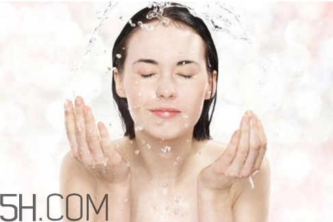 素顏霜v7真的不用卸妝嗎？卸妝時(shí)水溫要注意什么？
