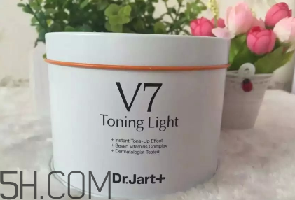 素顏霜v7真的不用卸妝嗎？卸妝時(shí)水溫要注意什么？