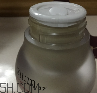 sum37魔法眼霜油不油？油皮能用嗎？