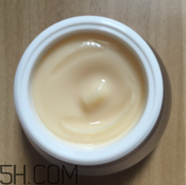 sum37魔法眼霜油不油？油皮能用嗎？