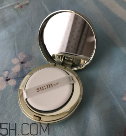 sum37空氣感氣墊霜浮粉嗎？適合油皮嗎？