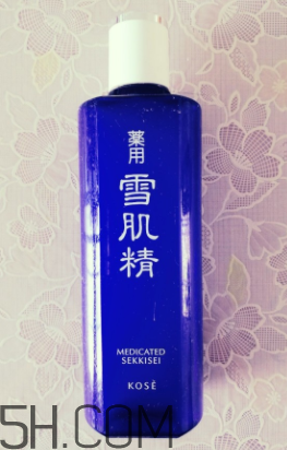 雪肌精化妝水適合干皮嗎？適合痘肌嗎？