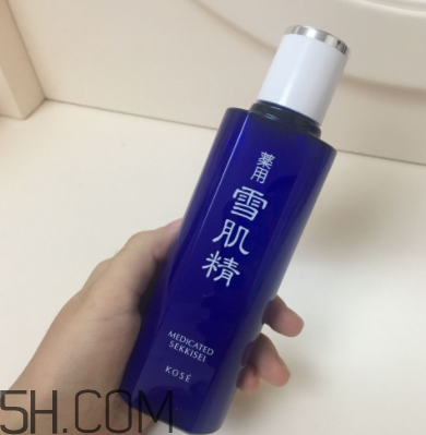 雪肌精化妝水盈潤型適合油皮嗎？適合夏季嗎？