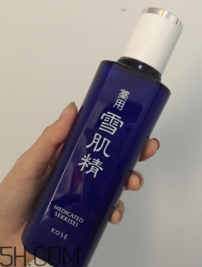 雪肌精化妝水盈潤型適合油皮嗎？適合夏季嗎？