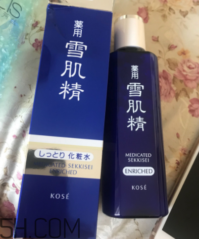 雪肌精化妝水盈潤型是清潔水嗎？能美白嗎？