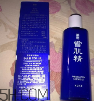 雪肌精化妝水盈潤型是清潔水嗎？能美白嗎？