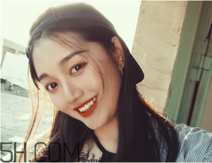 中午睡覺要卸妝嗎？怎么避免帶妝睡覺的危害？