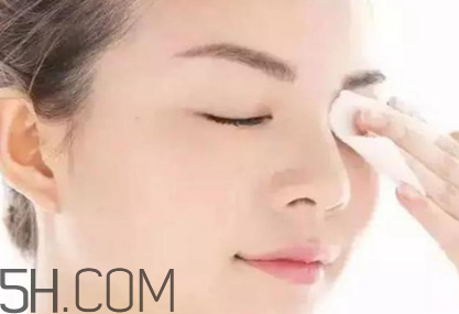 什么時候適合用卸妝油？洗臉撲可以卸妝么？