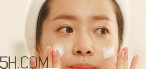 敏感肌膚用什么卸妝產(chǎn)品？臉上有紅血絲用什么卸妝？