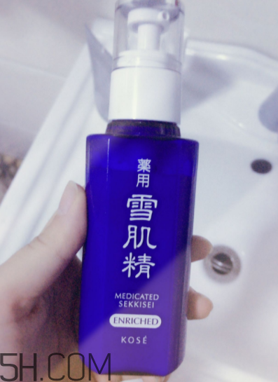 雪肌精盈潤乳液適合油皮嗎？適合夏季嗎？