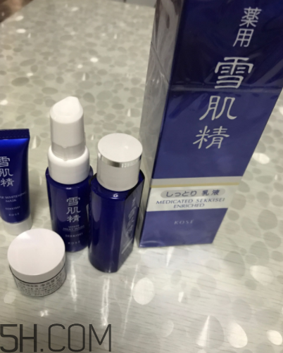 雪肌精盈潤乳液適合油皮嗎？適合夏季嗎？