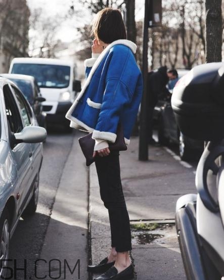 羊羔絨牛仔外套怎么搭配？羊羔絨牛仔外套搭配女