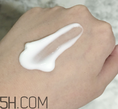 雪肌精盈潤乳液含藥物成分嗎？安全嗎？