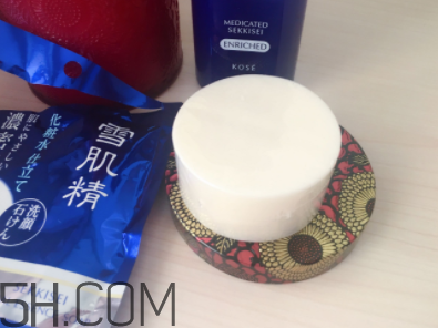 雪肌精泡沫洗顏皂適合干皮嗎？洗后緊繃嗎？