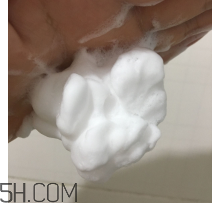 雪肌精泡沫洗顏皂適合干皮嗎？洗后緊繃嗎？