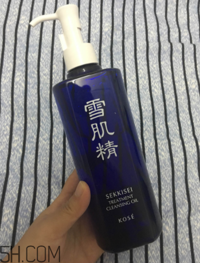 雪肌精卸妝油糊眼睛嗎？雪肌精卸妝油悶痘嗎？