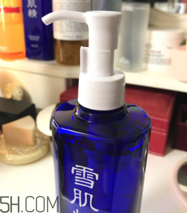 雪肌精卸妝油糊眼睛嗎？雪肌精卸妝油悶痘嗎？