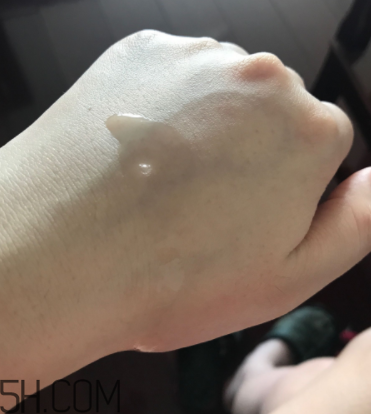 片仔癀珍珠亮膚水適合油皮嗎？適合夏季嗎？
