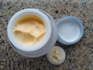 片仔癀珍珠膏白天能用嗎？會不會變黑？