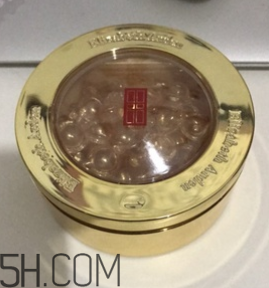 伊麗莎白雅頓眼部精華液油不油？長(zhǎng)脂肪粒嗎？