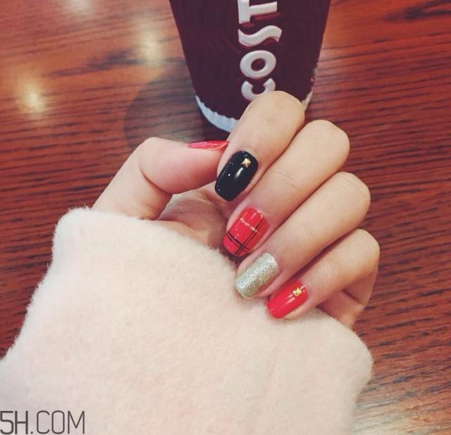 2018冬天涂什么顏色的指甲油好看？美甲小知識(shí)