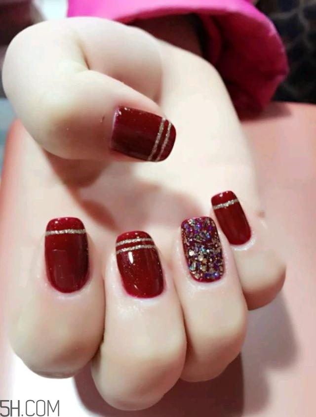 2018冬天涂什么顏色的指甲油好看？美甲小知識(shí)