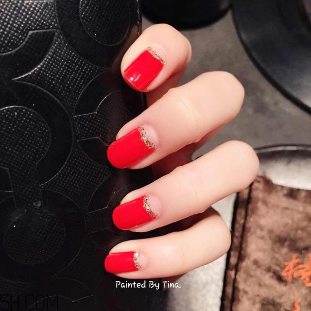 2018冬天涂什么顏色的指甲油好看？美甲小知識(shí)