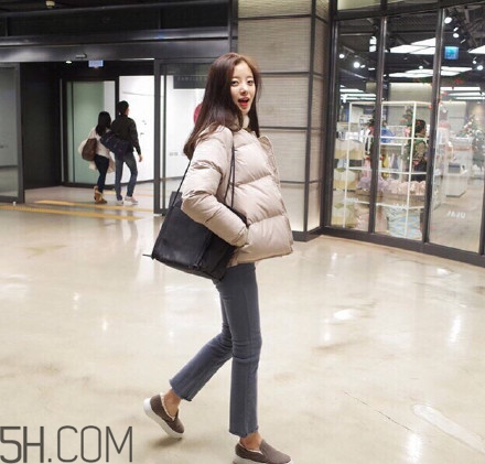 羽絨服怎么穿不顯胖？冬季好看的女裝羽絨服時尚搭配