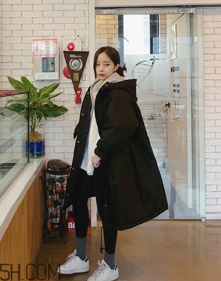 羽絨服怎么穿不顯胖？冬季好看的女裝羽絨服時尚搭配