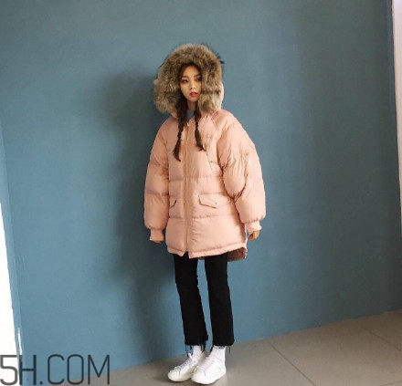 羽絨服怎么穿不顯胖？冬季好看的女裝羽絨服時尚搭配