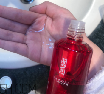 羽西靈芝水油不油？適合油皮嗎？
